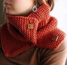 Шарф с пуговицами